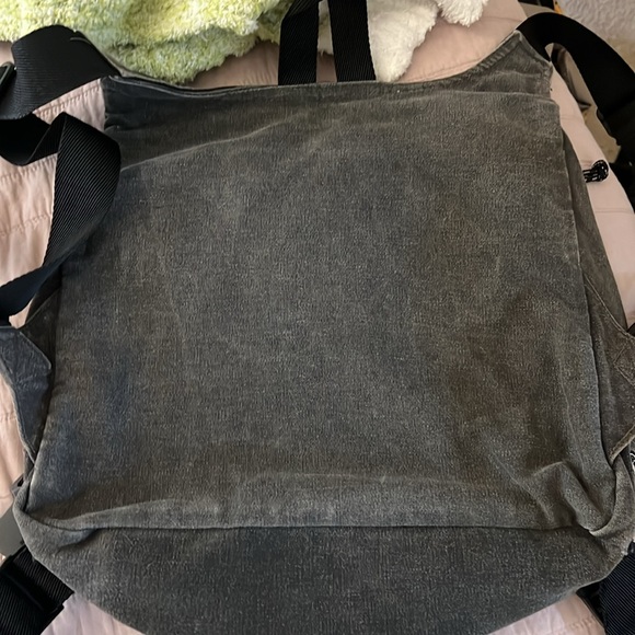 A medium size SIDEOUT backpack for Men or Women - Picture 3 of 3